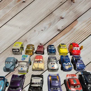 Pack 28 Mini Vehículos Disney Cars Mattel