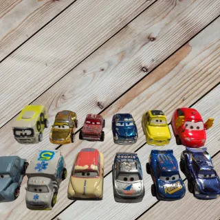Pack 28 Mini Vehículos Disney Cars Mattel