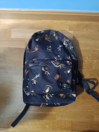 Mochila azul con estampado