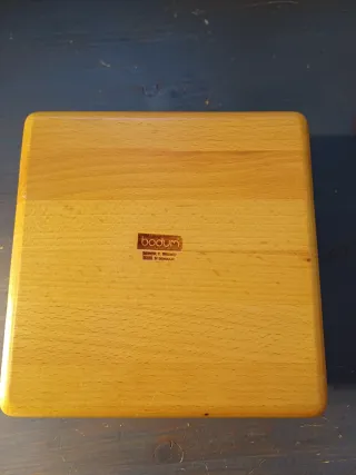 Contenedor madera nueces con cascanueces