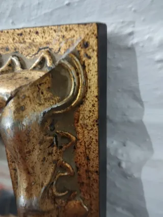 Espejo antiguo dorado con marco decorado