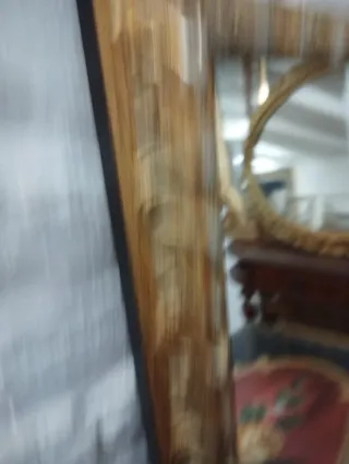Espejo antiguo dorado con marco decorado
