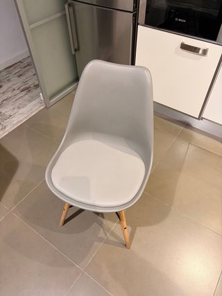 Mesa de cristal y 4 sillas