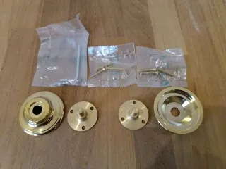 Tiradores puerta entrada  GROEL latón dorado