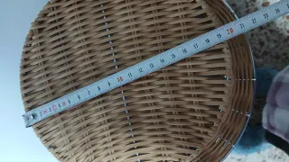 Panera de mimbre y metal