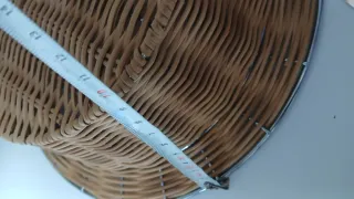 Panera de mimbre y metal