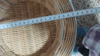 Panera de mimbre y metal