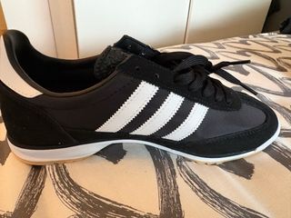 Zapatillas Adidas SL 72 Negras y Blancas