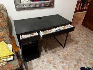 Escritorio Ikea marrón/negro