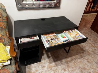 Escritorio Ikea marrón/negro