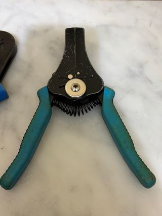 Herramientas electricista: crimpadora, pelacables