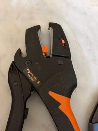 Herramientas electricista: crimpadora, pelacables