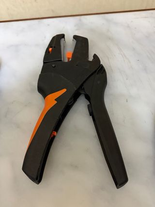 Herramientas electricista: crimpadora, pelacables