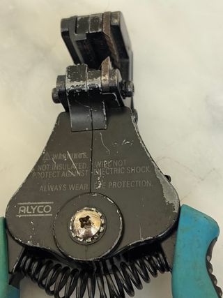 Herramientas electricista: crimpadora, pelacables