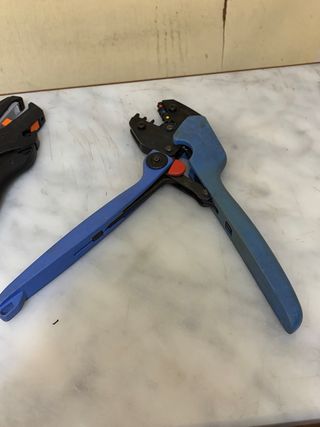Herramientas electricista: crimpadora, pelacables