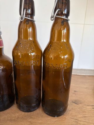 Bottiglie di birra con tappo in ceramica