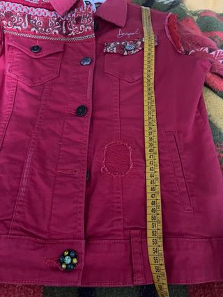Cazadora vaquera Desigual roja