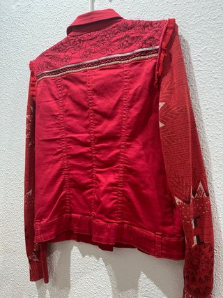 Cazadora vaquera Desigual roja