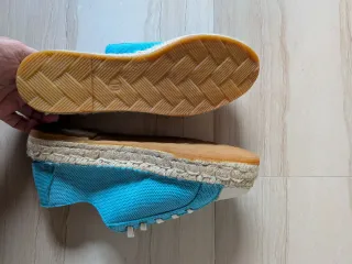 Sneakers de esparto y cuero azul