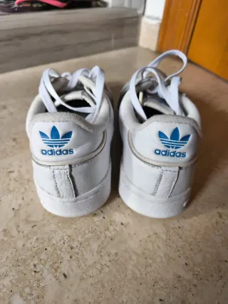 Zapatillas Adidas Blancas y Azules