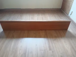 Estantería madera pino macizo.