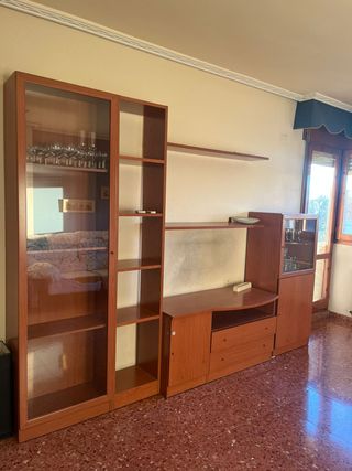 Mueble de salón madera y cristal
