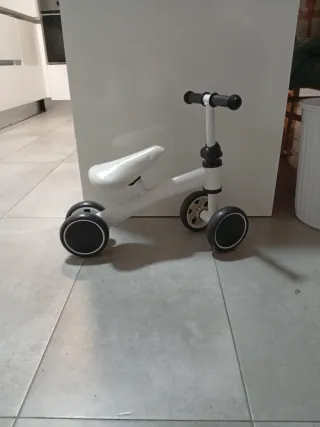 Bici de bebé blanca, sin estrenar