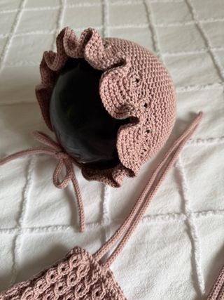 Conjunto tejido a mano para bebé