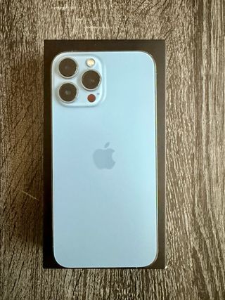 iPhone 13 Pro Max 256GB Azul Sierra + 4 fundas