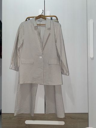 Blazer Rayas Beige sin etiqueta