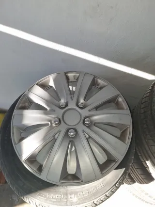 4 Llantas Ford 15 5x108 con neumáticos Hankook nue