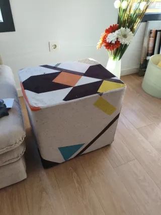 Puff moderno Famaliving (sin usar)