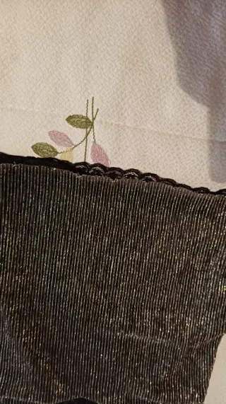 Blusa Stradivarius M dorada y negra