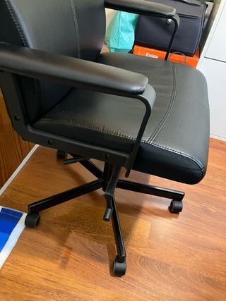 Silla de oficina negra