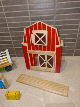 Granja de madera con tractor y accesorios