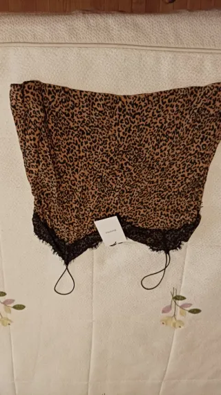 Blusa Stradivarius leopardo con encaje