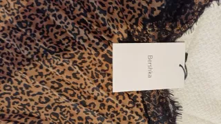 Blusa Stradivarius leopardo con encaje