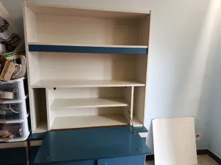 Estantería escritorio beige y azul