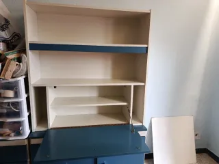 Estantería escritorio beige y azul