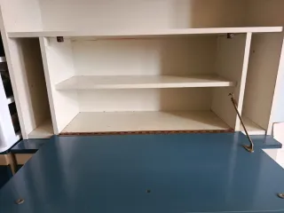 Estantería escritorio beige y azul