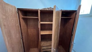 Armario grande antiguo de madera