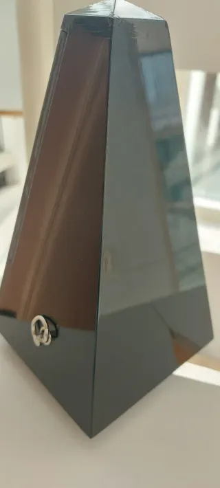 Metrónomo antiguo de madera  años 70-80