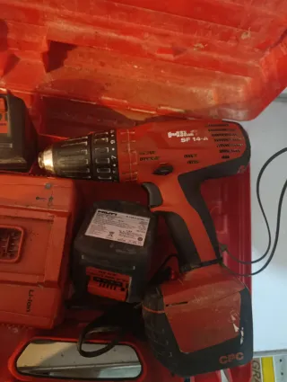 Avvitatore Hilti con caricabatterie e batterie