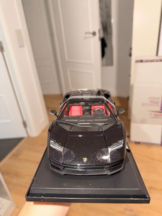 Maqueta Lamborghini Countach 1:18