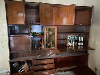 Armario de madera marrón