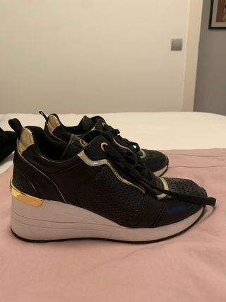 Deportivas Michael Kors Negras y Doradas
