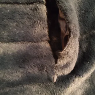 Abrigo de invierno de pelo sintético negro