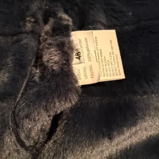 Abrigo de invierno de pelo sintético negro