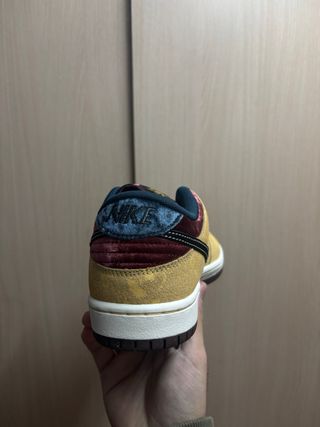 Nike SB Dunk Low City of Cinema