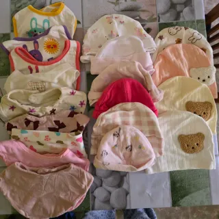 Lote Gorros y Baberos Bebé Recién Nacido